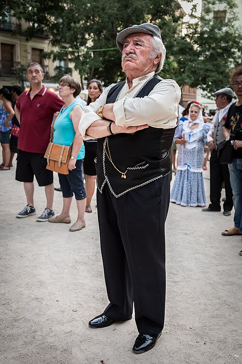 チュラポの衣装を着た男性（マドリード、サン・イシドロ祭）