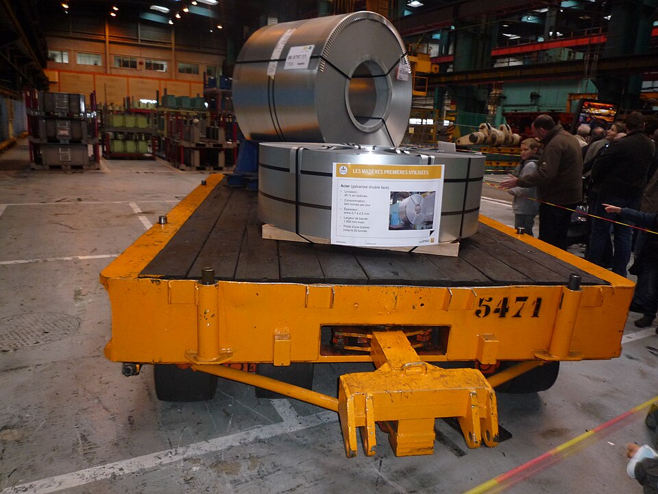 基幹産業を支えるルノーのドゥエー工場（北フランス）の写真