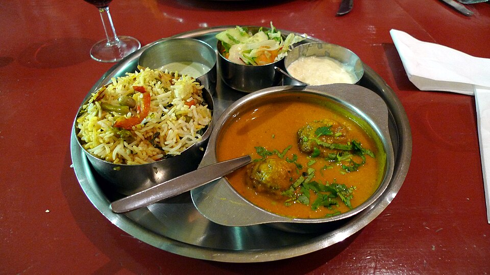 ロンドンの食堂で供されるビリヤニの写真